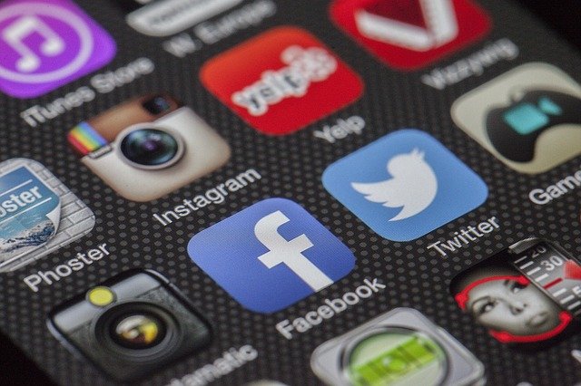 Para Guru Harus Tahu Pengaruh Media Sosial Terhadap Pelajar